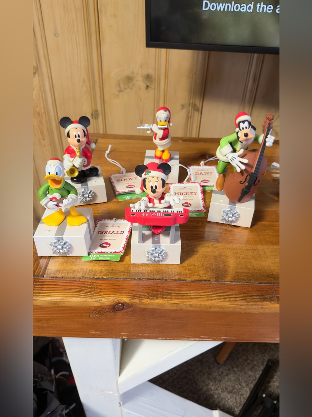 Hallmark Disney Wireless singing band works great!